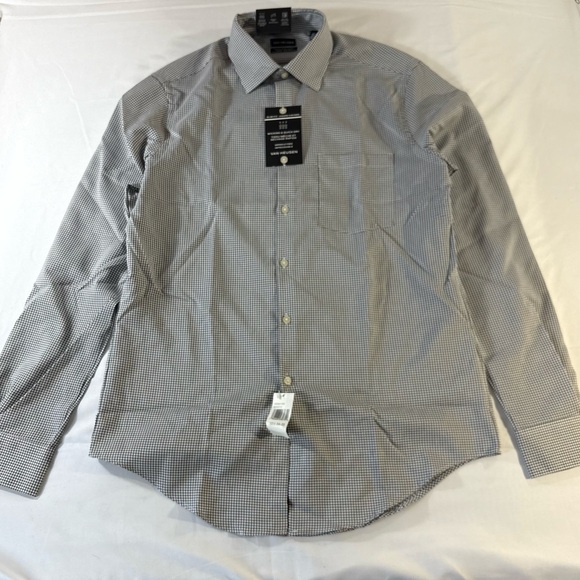 Van Heusen Other - Men's Van Heusen Dress Shirt Slim Fit /wrinkle free Size M